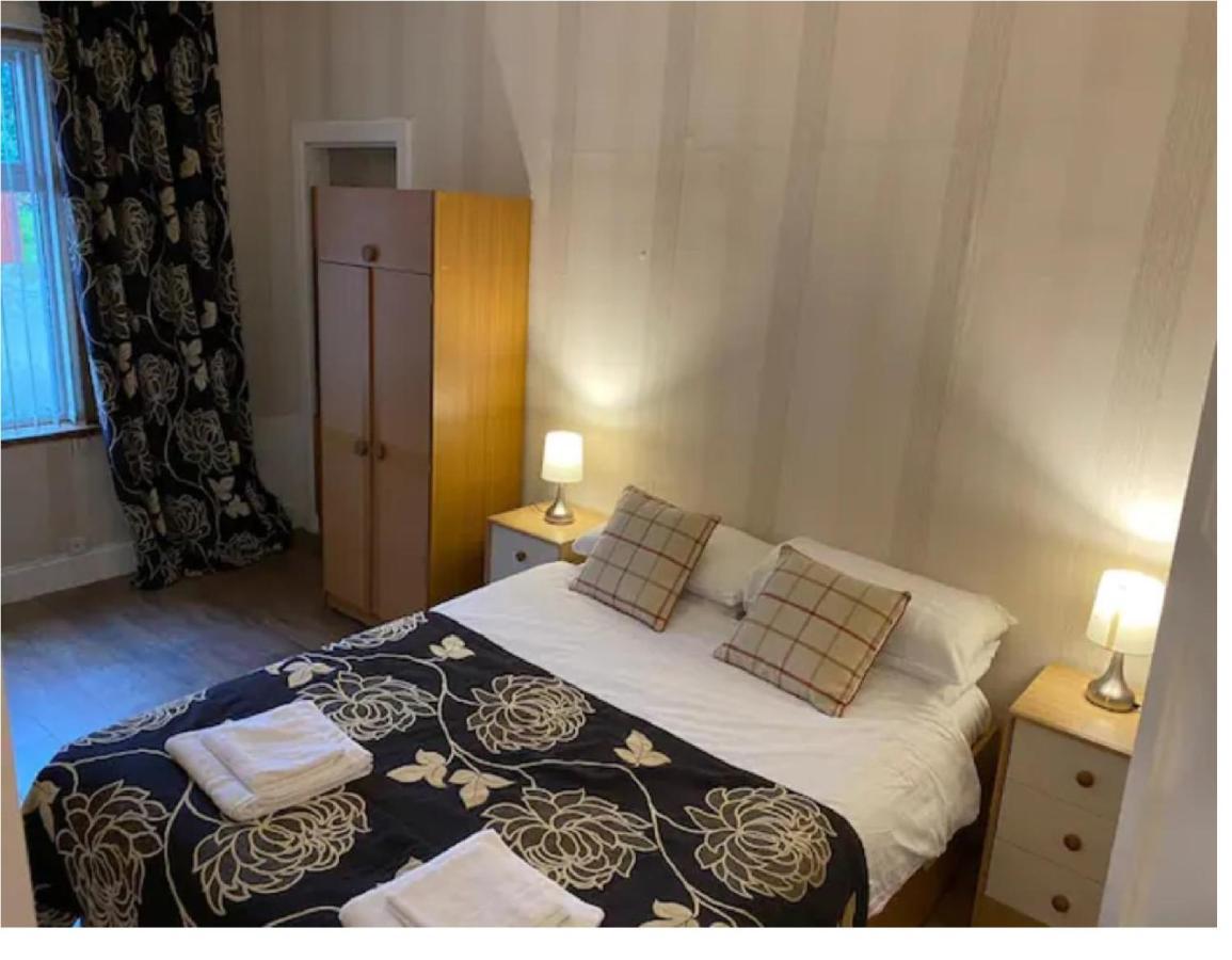 1 Bed In The Outskirts Of Edinburgh, Free Wifi & Street Parking, Self-Catering Leilighet Broxburn Eksteriør bilde