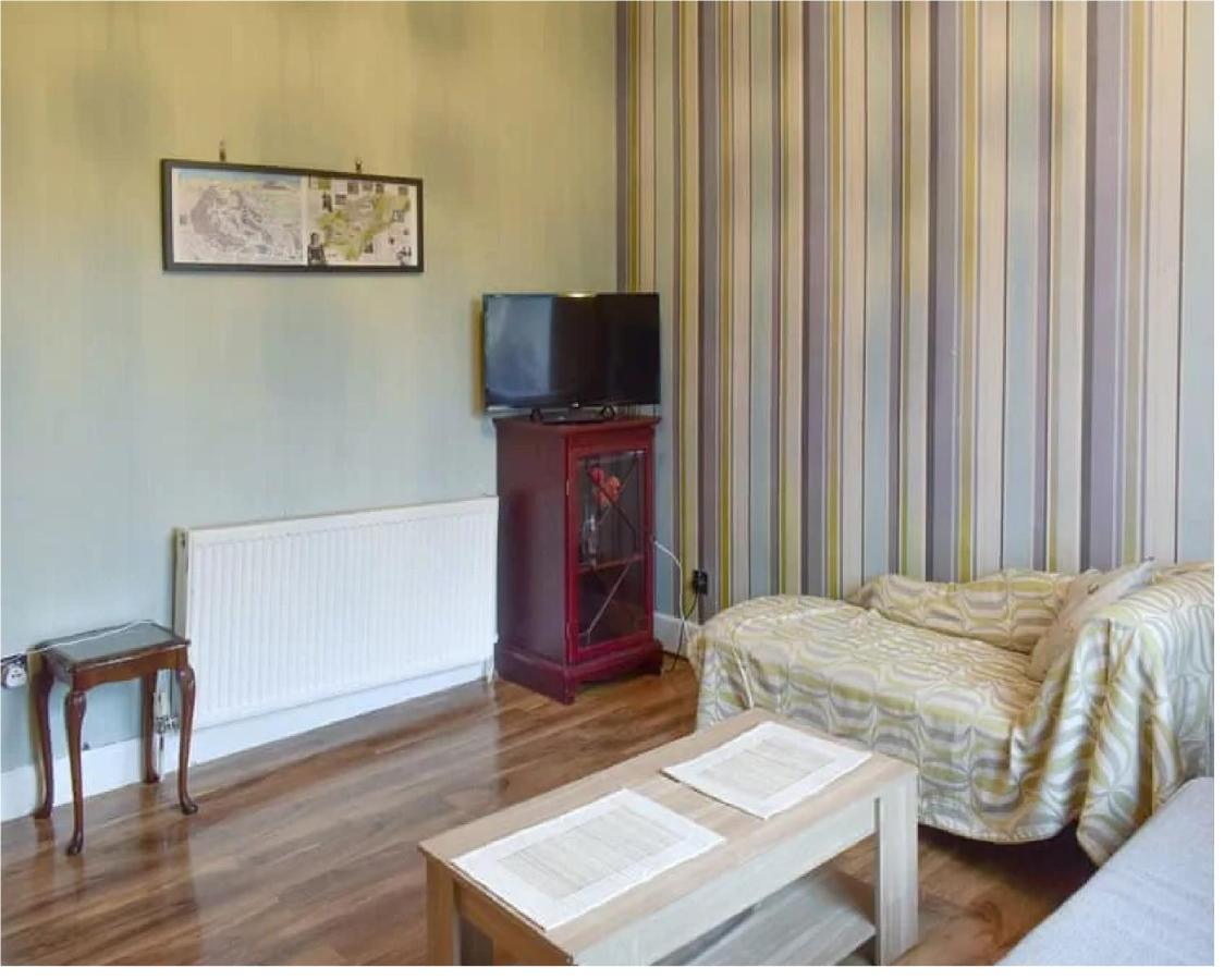 1 Bed In The Outskirts Of Edinburgh, Free Wifi & Street Parking, Self-Catering Leilighet Broxburn Eksteriør bilde